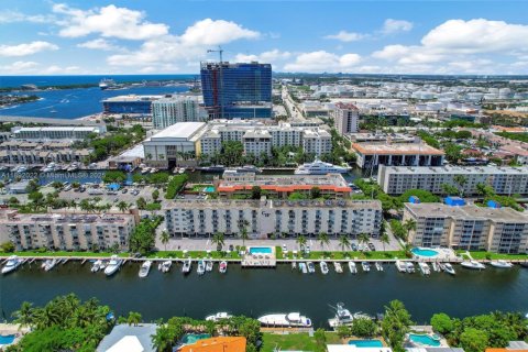 Снять в аренду кондоминиум в Форт-Лодердейл, Флорида 1 спальня, 65.4м2, № 1943968 - фото 24