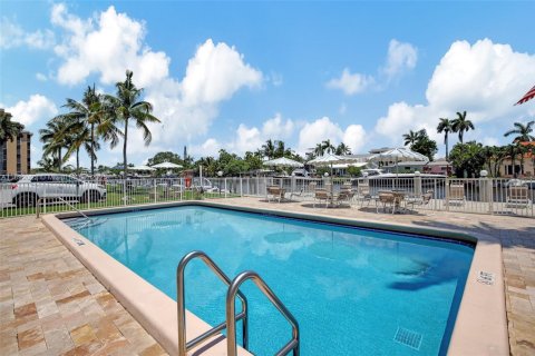 Снять в аренду кондоминиум в Форт-Лодердейл, Флорида 1 спальня, 65.4м2, № 1943968 - фото 16