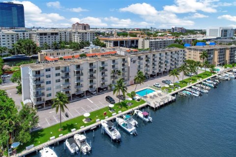 Снять в аренду кондоминиум в Форт-Лодердейл, Флорида 1 спальня, 65.4м2, № 1943968 - фото 21