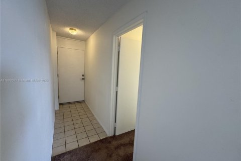 Снять в аренду кондоминиум в Форт-Лодердейл, Флорида 1 спальня, 65.4м2, № 1943968 - фото 10