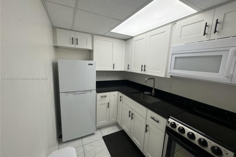Снять в аренду кондоминиум в Форт-Лодердейл, Флорида 1 спальня, 65.4м2, № 1943968 - фото 8