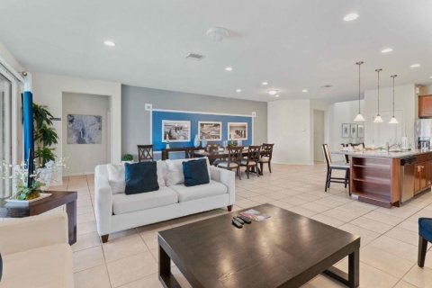 House in Kissimmee, Florida 8 bedrooms, 375.42 sq.m. № 2118474 - photo 12
