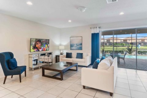 House in Kissimmee, Florida 8 bedrooms, 375.42 sq.m. № 2118474 - photo 11