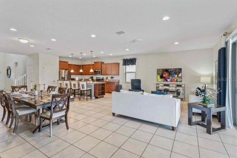 House in Kissimmee, Florida 8 bedrooms, 375.42 sq.m. № 2118474 - photo 4