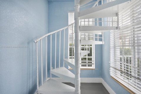 Casa en venta en Homestead, Florida, 6 dormitorios, 341.69 m2 № 1961752 - foto 4