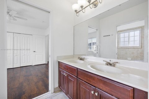 Casa en venta en Homestead, Florida, 6 dormitorios, 341.69 m2 № 1961752 - foto 17