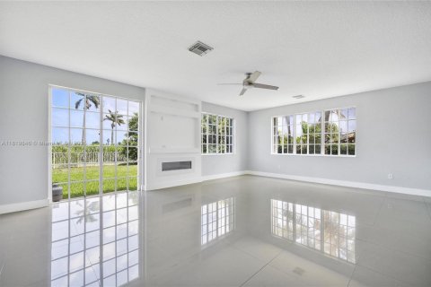 Casa en venta en Homestead, Florida, 6 dormitorios, 341.69 m2 № 1961752 - foto 11
