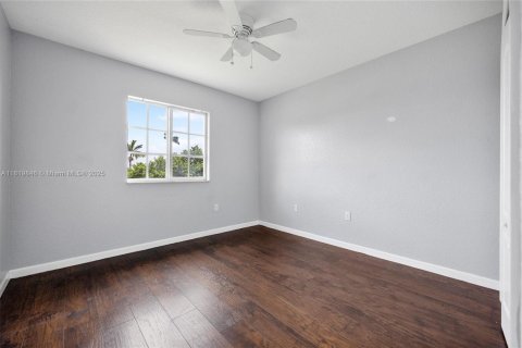 Casa en venta en Homestead, Florida, 6 dormitorios, 341.69 m2 № 1961752 - foto 24