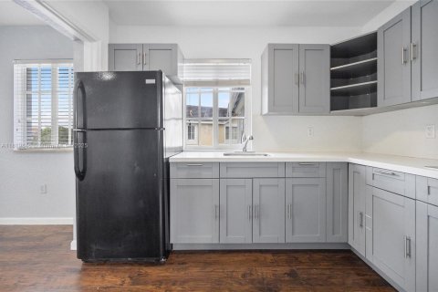 Casa en venta en Homestead, Florida, 6 dormitorios, 341.69 m2 № 1961752 - foto 20