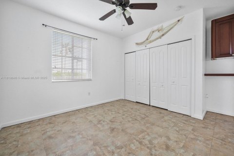 Casa en venta en Homestead, Florida, 6 dormitorios, 341.69 m2 № 1961752 - foto 13