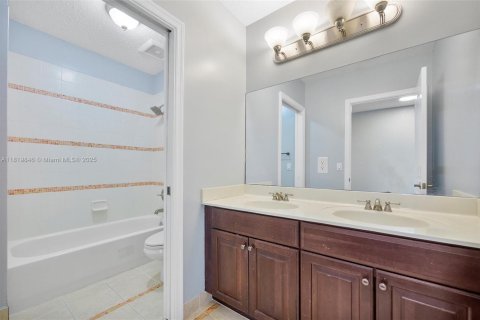 Casa en venta en Homestead, Florida, 6 dormitorios, 341.69 m2 № 1961752 - foto 26