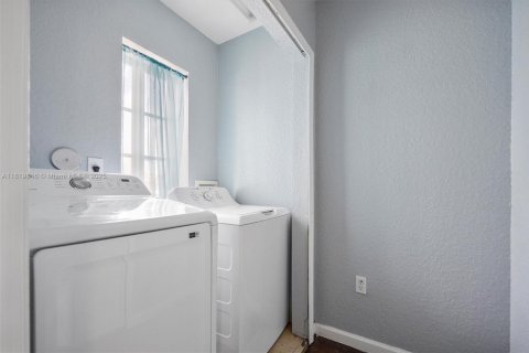 Casa en venta en Homestead, Florida, 6 dormitorios, 341.69 m2 № 1961752 - foto 14