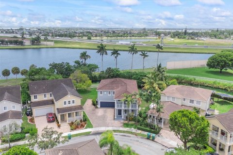 Casa en venta en Homestead, Florida, 6 dormitorios, 341.69 m2 № 1961752 - foto 2