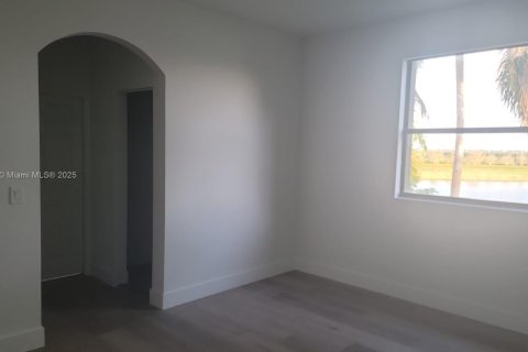 Casa en venta en Homestead, Florida, 5 dormitorios, 253.81 m2 № 1978074 - foto 11