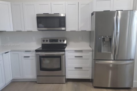 Casa en venta en Homestead, Florida, 5 dormitorios, 253.81 m2 № 1978074 - foto 5