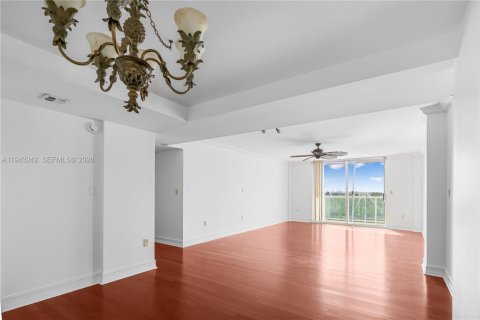 Copropriété à vendre à North Miami Beach, Floride: 2 chambres, 106.37 m2 № 1999554 - photo 17