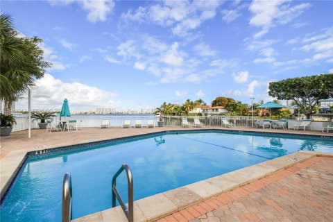 Copropriété à vendre à North Miami Beach, Floride: 2 chambres, 106.37 m2 № 1999554 - photo 5