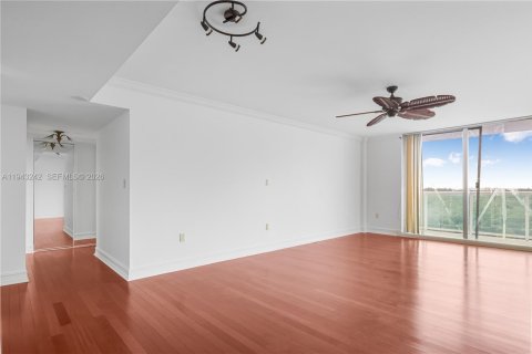 Copropriété à vendre à North Miami Beach, Floride: 2 chambres, 106.37 m2 № 1999554 - photo 9