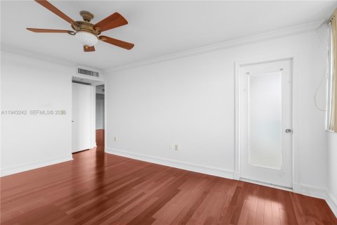 Copropriété à vendre à North Miami Beach, Floride: 2 chambres, 106.37 m2 № 1999554 - photo 13