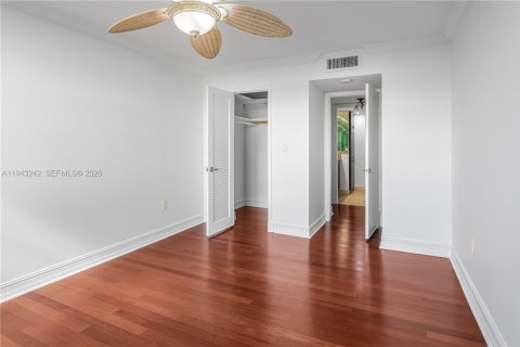 Copropriété à vendre à North Miami Beach, Floride: 2 chambres, 106.37 m2 № 1999554 - photo 6