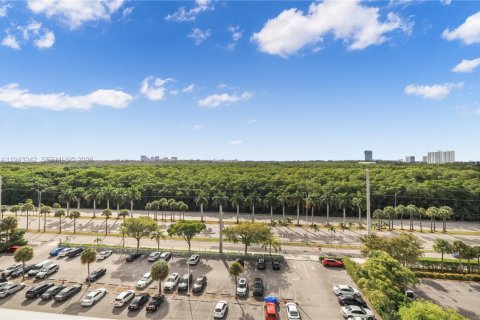 Copropriété à vendre à North Miami Beach, Floride: 2 chambres, 106.37 m2 № 1999554 - photo 27
