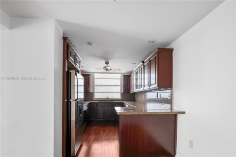 Copropriété à vendre à North Miami Beach, Floride: 2 chambres, 106.37 m2 № 1999554 - photo 21