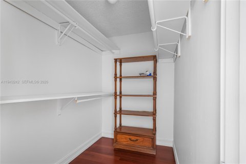 Copropriété à vendre à North Miami Beach, Floride: 2 chambres, 106.37 m2 № 1999554 - photo 25