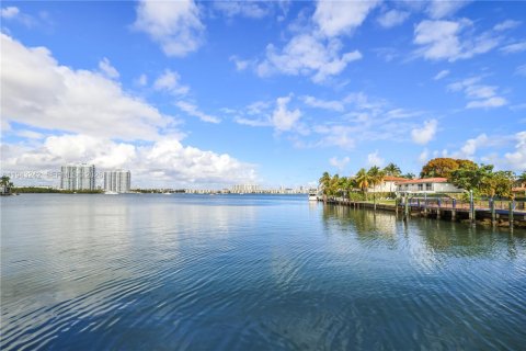 Copropriété à vendre à North Miami Beach, Floride: 2 chambres, 106.37 m2 № 1999554 - photo 28