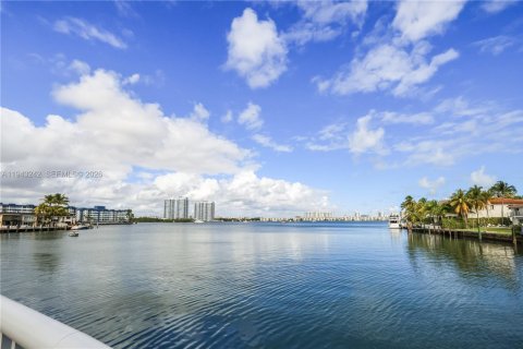 Copropriété à vendre à North Miami Beach, Floride: 2 chambres, 106.37 m2 № 1999554 - photo 11