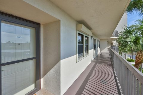 Copropriété à louer à Saint Petersburg, Floride: 2 chambres, 118.91 m2 № 2414012 - photo 2