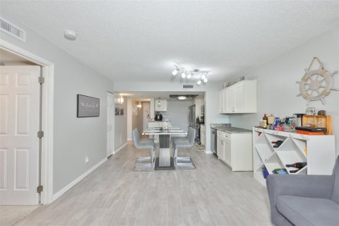 Copropriété à louer à Saint Petersburg, Floride: 2 chambres, 118.91 m2 № 2414012 - photo 10