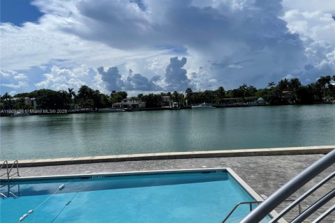 Copropriété à vendre à Miami Beach, Floride: 2337.7 m2 № 2012959 - photo 3