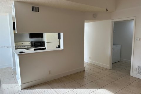 Copropriété à louer à Tamarac, Floride: 1 chambre, 64.57 m2 № 1976779 - photo 9