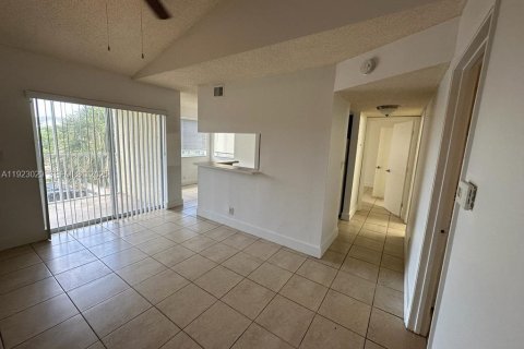 Copropriété à louer à Tamarac, Floride: 1 chambre, 64.57 m2 № 1976779 - photo 4