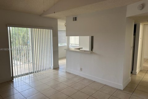Copropriété à louer à Tamarac, Floride: 1 chambre, 64.57 m2 № 1976779 - photo 6