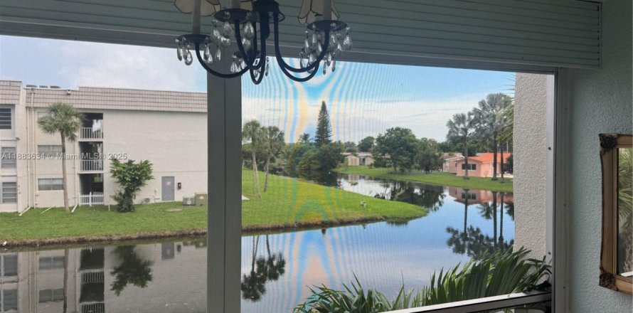 Condominio en Sunrise, Florida, 1 dormitorio № 1932414