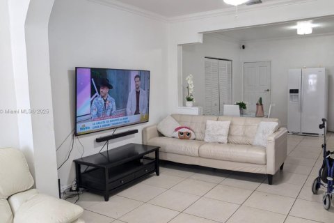 Villa ou maison à vendre à Miami, Floride: 2 chambres, 122.45 m2 № 1700467 - photo 9