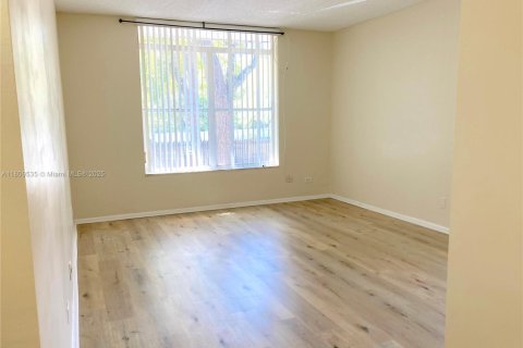 Condo in Lauderhill, Florida, 2 bedrooms  № 1749991 - photo 16
