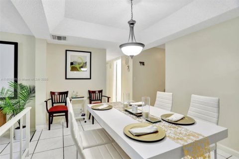 Condo in Lauderhill, Florida, 2 bedrooms  № 1749991 - photo 4