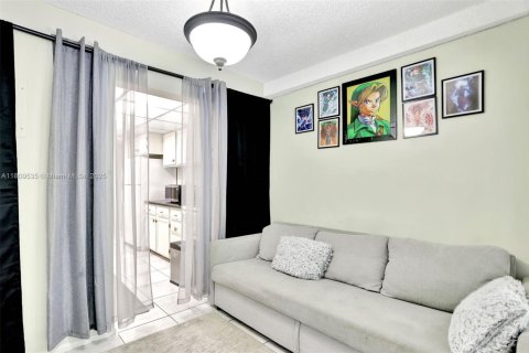 Condo in Lauderhill, Florida, 2 bedrooms  № 1749991 - photo 29