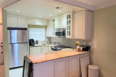 Townhouse in Fort Myers, Florida 2 bedrooms, 93.83 sq.m. № 2232318 - photo 7