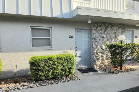 Townhouse in Fort Myers, Florida 2 bedrooms, 93.83 sq.m. № 2232318 - photo 5