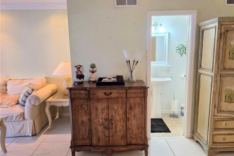 Townhouse in Fort Myers, Florida 2 bedrooms, 93.83 sq.m. № 2232318 - photo 18