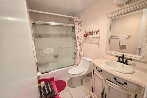 Townhouse in Fort Myers, Florida 2 bedrooms, 93.83 sq.m. № 2232318 - photo 21