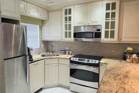 Townhouse in Fort Myers, Florida 2 bedrooms, 93.83 sq.m. № 2232318 - photo 8