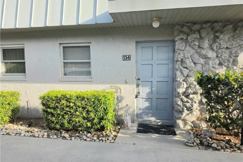 Townhouse in Fort Myers, Florida 2 bedrooms, 93.83 sq.m. № 2232318 - photo 3