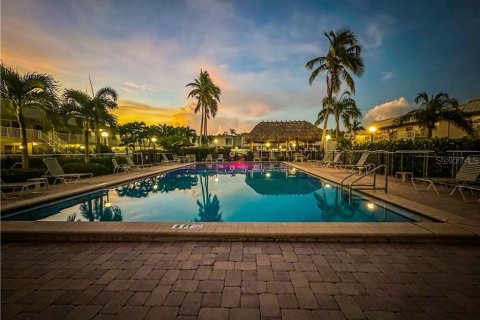 Townhouse in Fort Myers, Florida 2 bedrooms, 93.83 sq.m. № 2232318 - photo 2