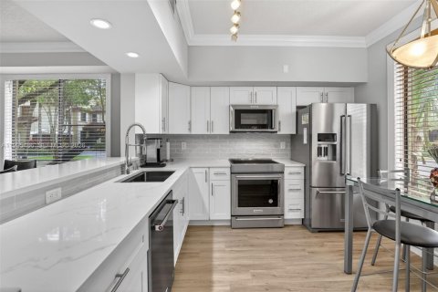 Купить кондоминиум в Плантация, Флорида 2 спальни, 128.21м2, № 2060371 - фото 3