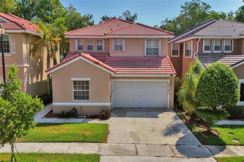 House in Miramar, Florida 4 bedrooms, 185.71 sq.m. № 1756903 - photo 1