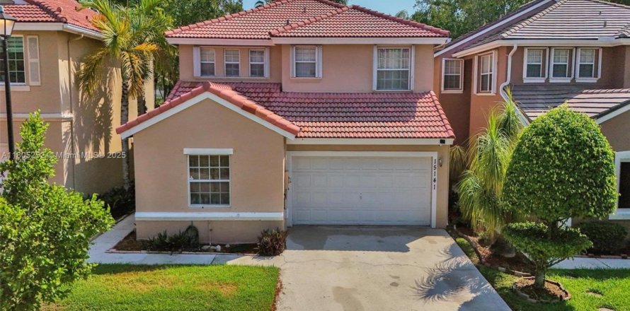 House in Miramar, Florida 4 bedrooms, 185.71 sq.m. № 1756903